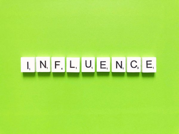Marketing d'influence B2B : trouver et engager des influenceurs dans le secteur des SaaS