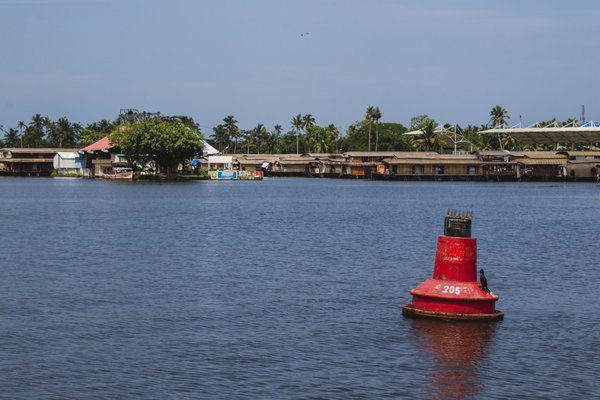 Le marnage pour barrage flottant : astuces d'ancrage adaptées